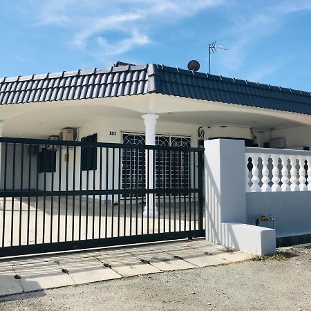 Cozy And Comfortable Homestay In Sungai Siput Exterior foto